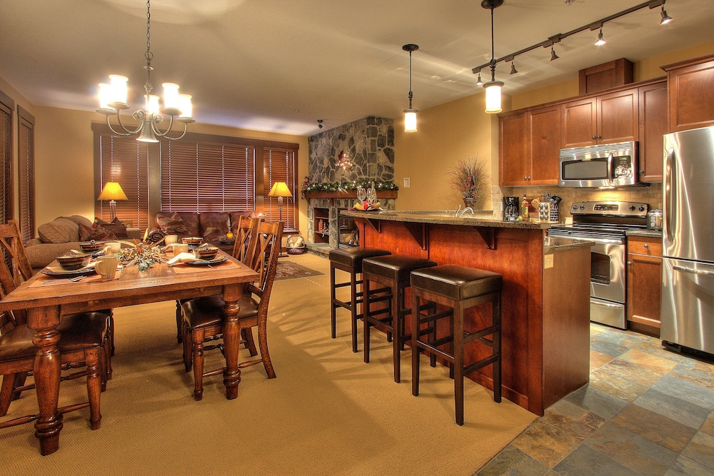Apartment, 2 Bedrooms (2 Bedroom Executive W/Hot Tub) photo 2