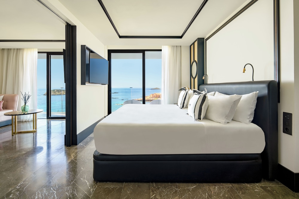 Suite, Sea View - Photo 1