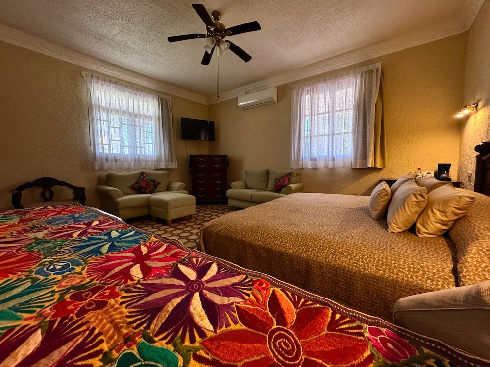 Deluxe Double Room, 1 Bedroom, Pool View, Tower photo 3