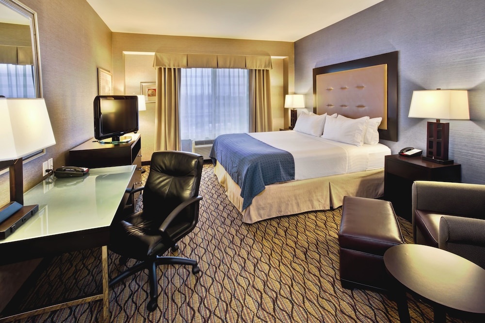 Standard Room, 1 King Bed, Accessible (Communication Accessible) - Photo 2