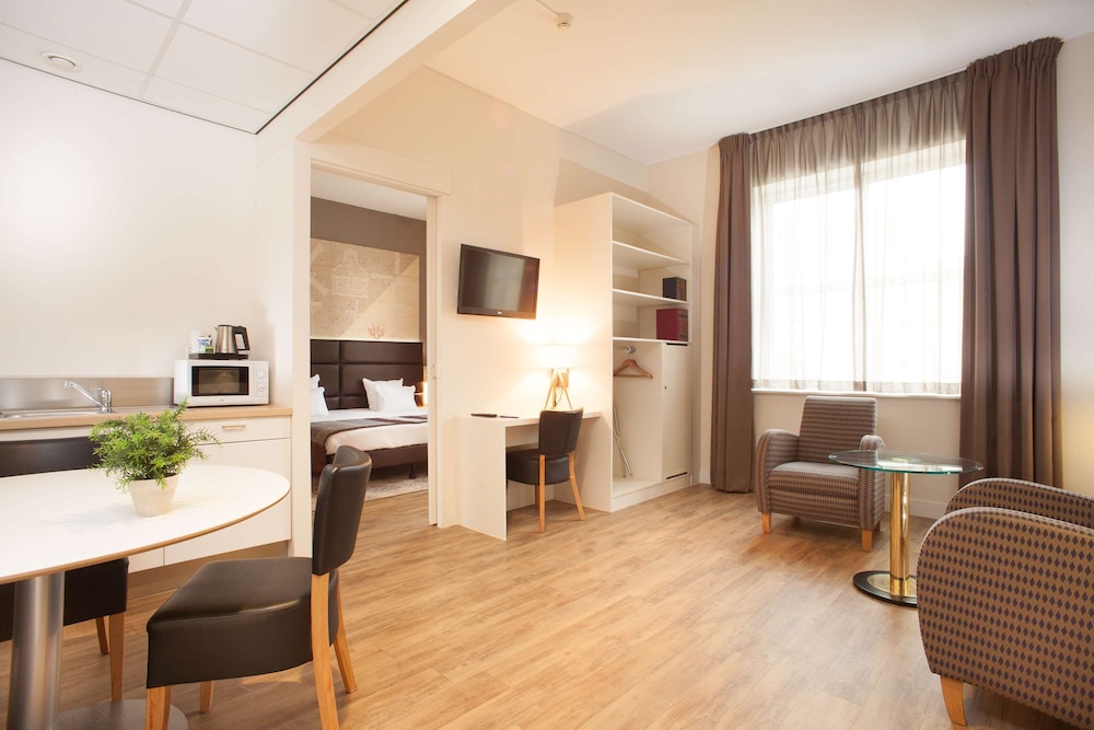 Suite, 2 Bedrooms, Non Smoking, Kitchenette - Photo 4