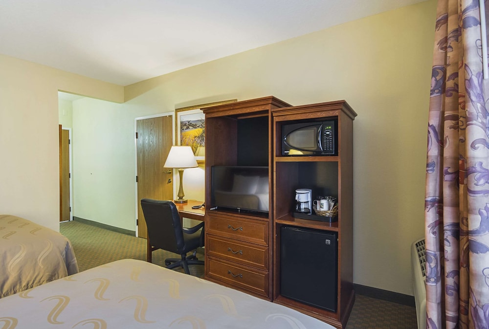 Standard Room, 2 Double Beds, Non Smoking - Photo 1
