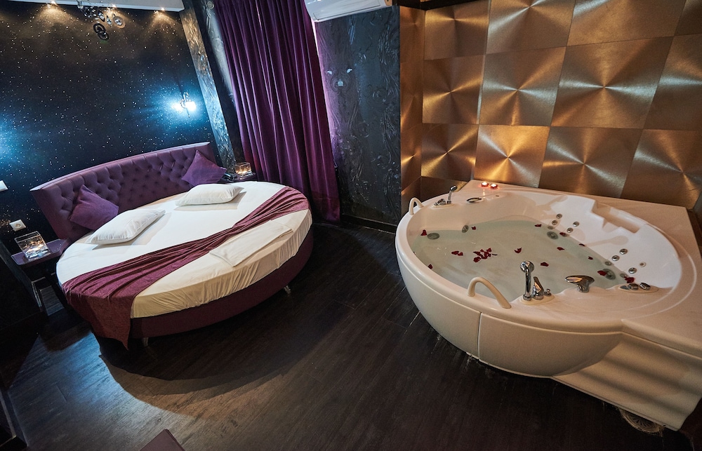 Suite, Jetted Tub photo 3