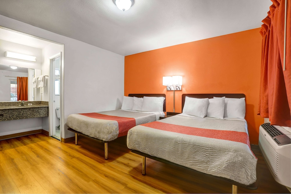 Standard Room, 2 Double Beds, Smoking, Refrigerator & Microwave - Photo 3