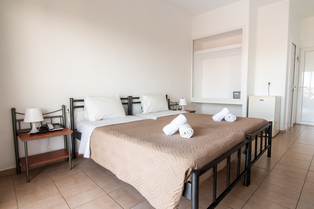 Classic Triple Room - Photo 2