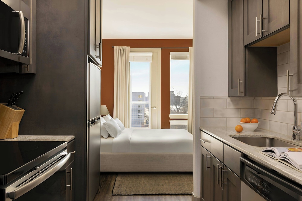 Studio, 1 Queen Bed, Balcony