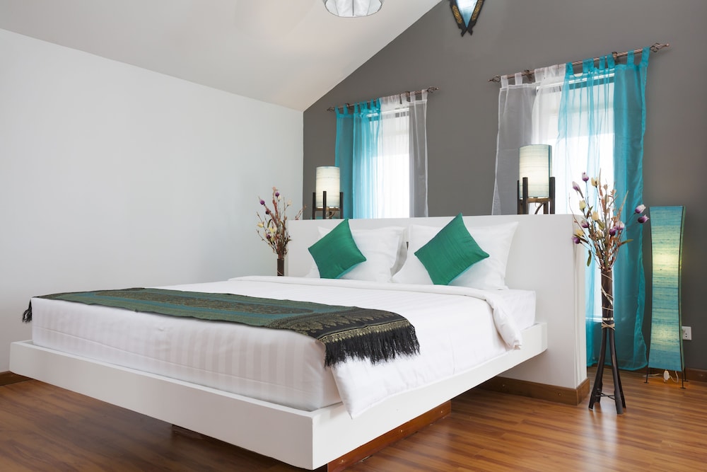 Deluxe Suite with Balcony