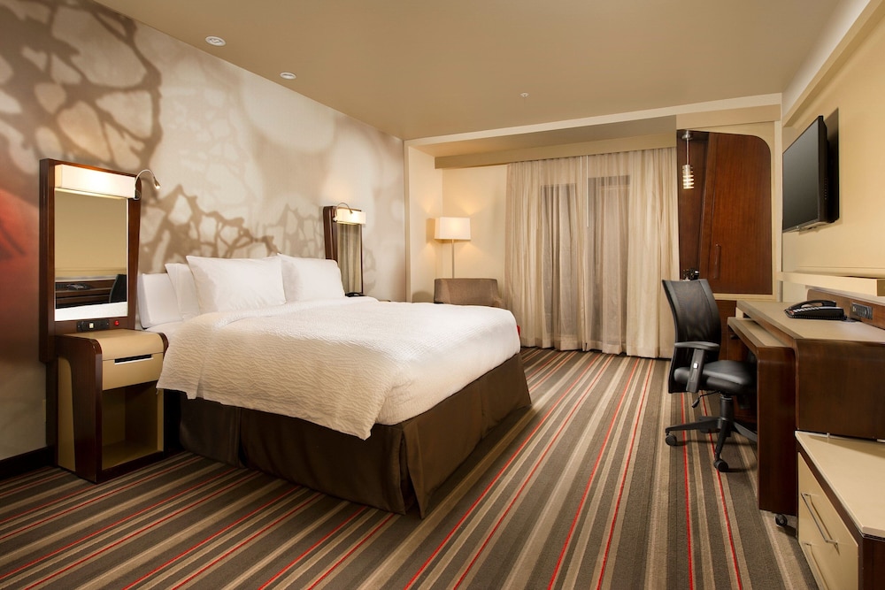 Room, 1 King Bed, Non Smoking photo 3