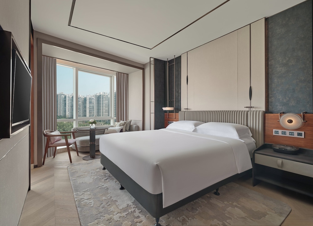 Classic Room, 1 King Bed, City View