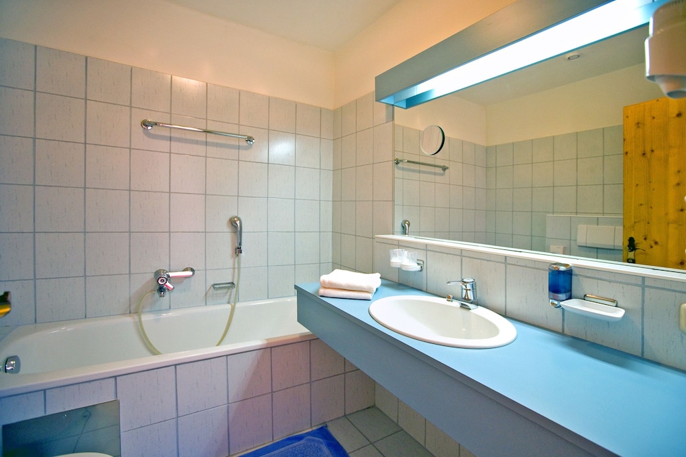 Standard Room, Balcony (4 Persons)