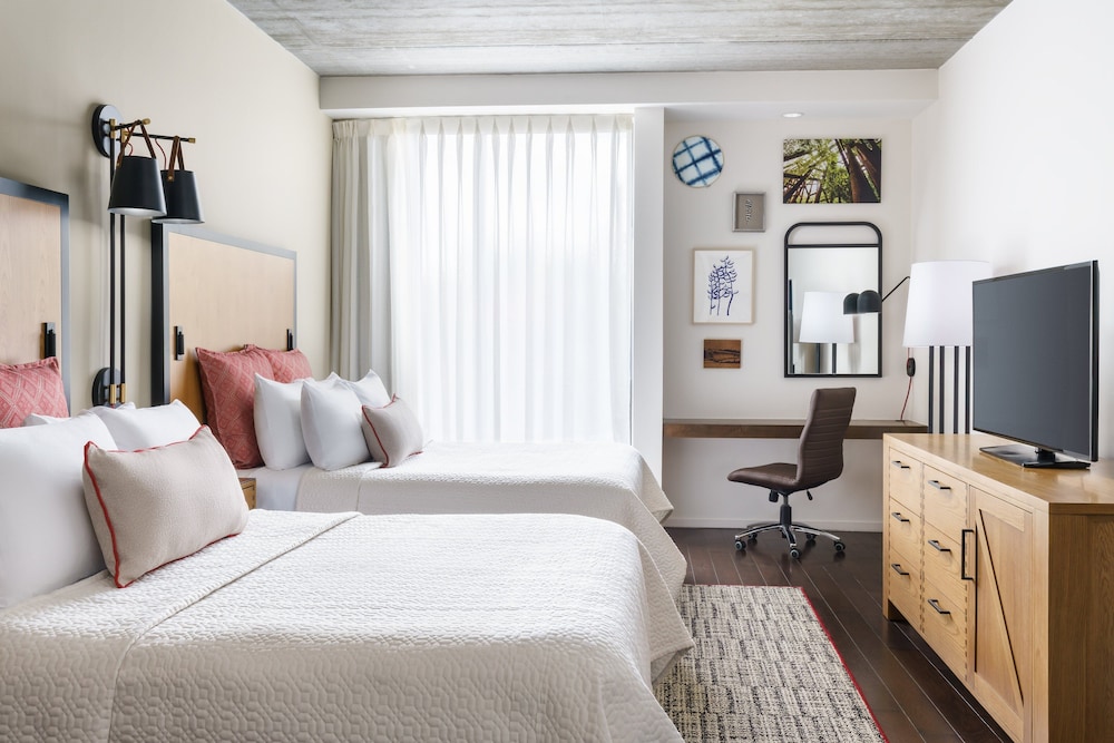 Premium Room, 2 Queen Beds - Photo 3