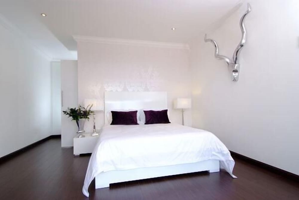 Luxury Queen Room