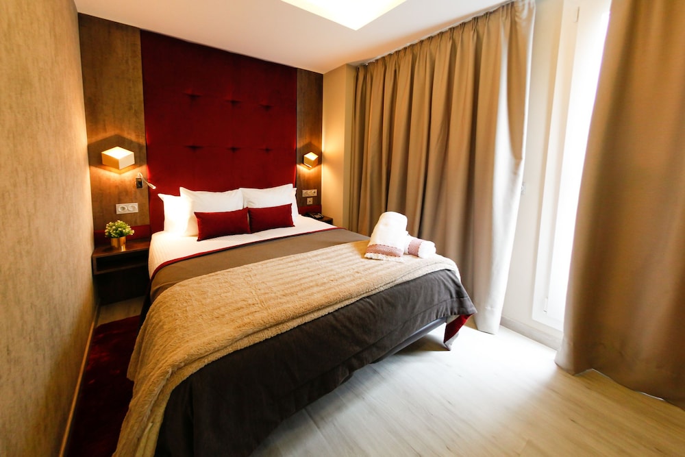 Suite, 1 Queen Bed photo 2