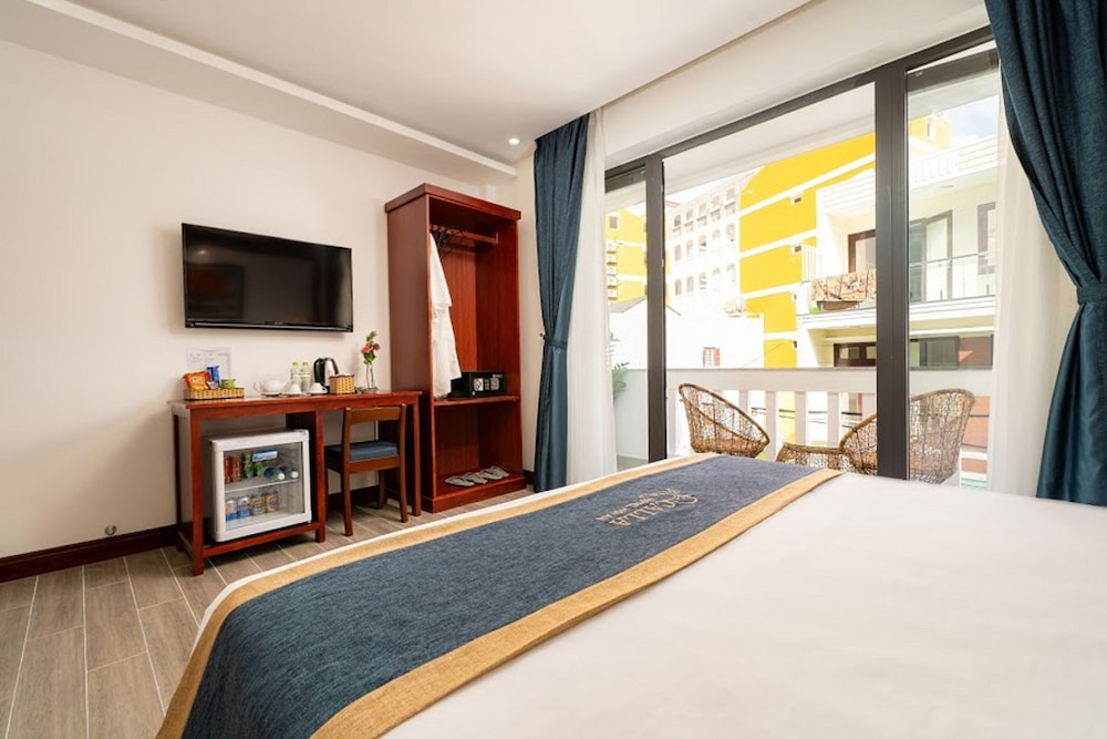 Deluxe Double Room, Pool View