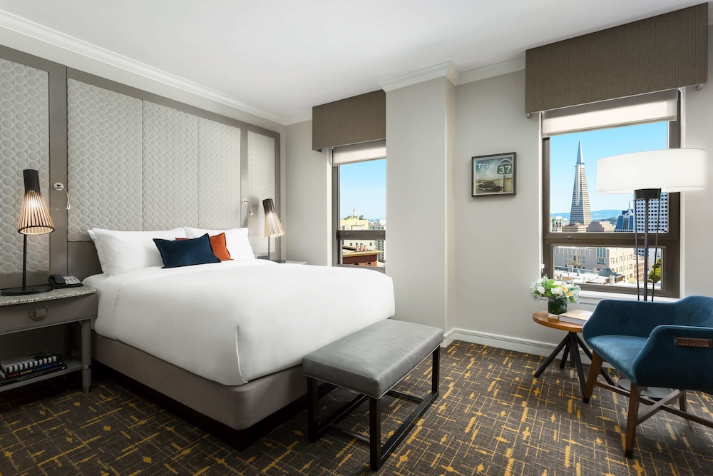 Premier Room, 1 Queen Bed thumbnail 5