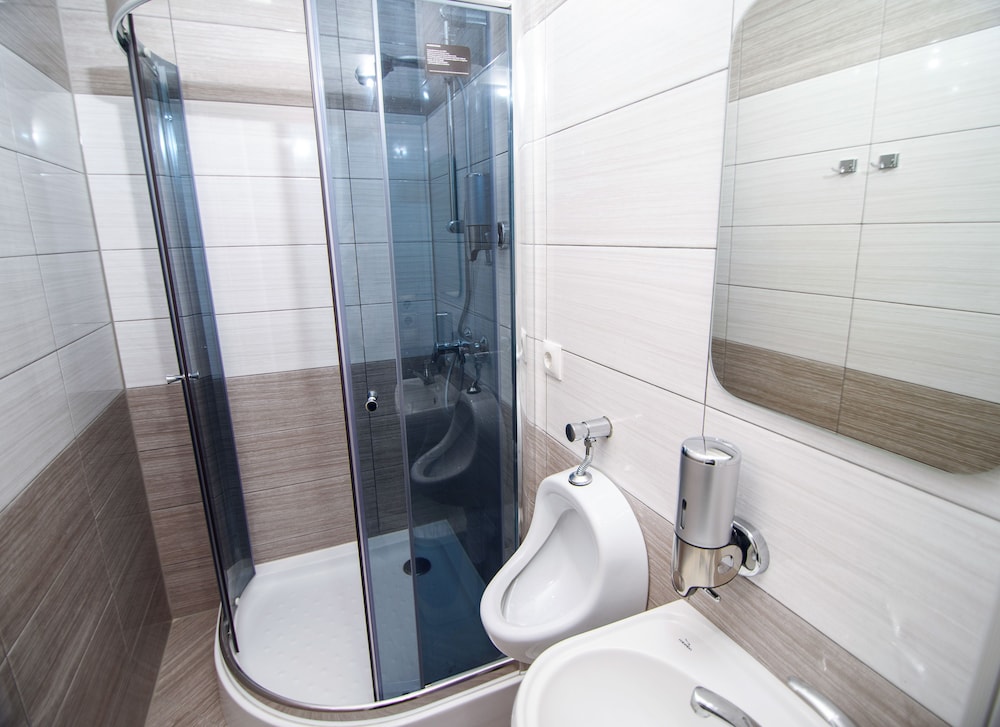 Economy Twin Room, Shared Bathroom photo 3