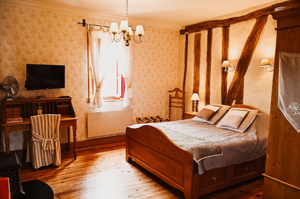Double Room, Private Bathroom, Mountain View (Chambre Ocre) photo 1