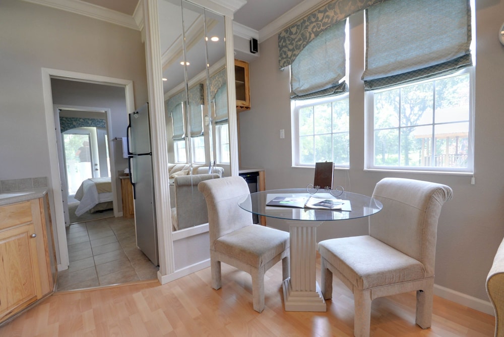 Cottage, Kitchen (Crystal Palace) photo 2