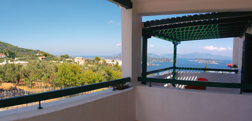 Classic Suite, 2 Bedrooms, Partial Sea View photo 3
