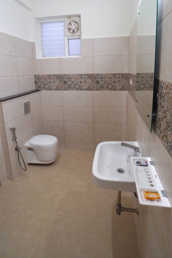 Standard Double Room, City View photo 3