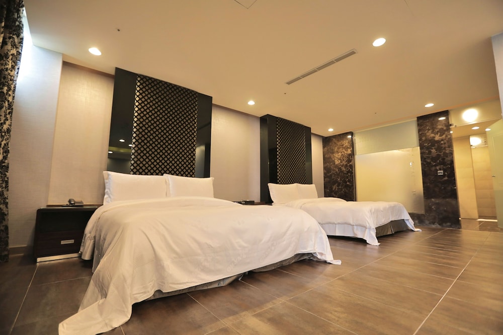 Design Quadruple Room