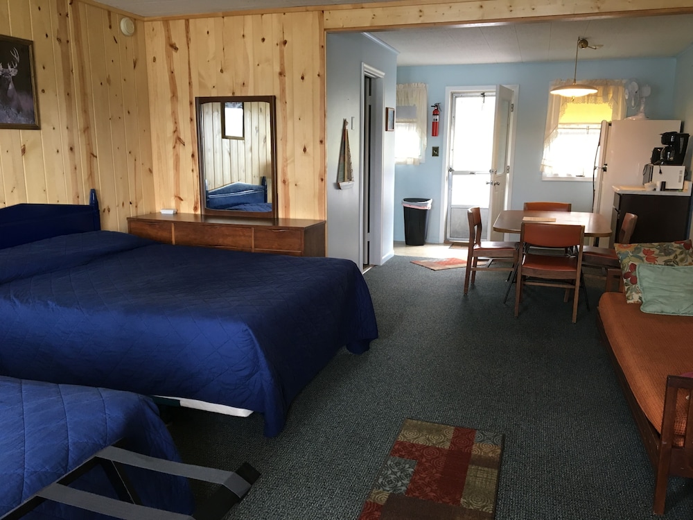 Deluxe Studio Suite, 2 Queen Beds photo 1