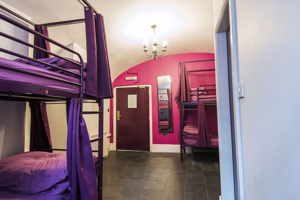 Quadruple Room Ensuite - Photo 1