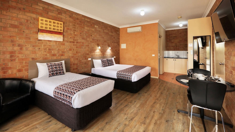 Motel Suite photo 3