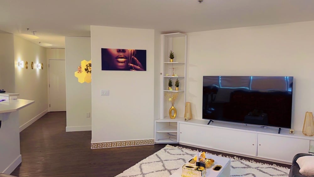 Luxury Condo photo 1