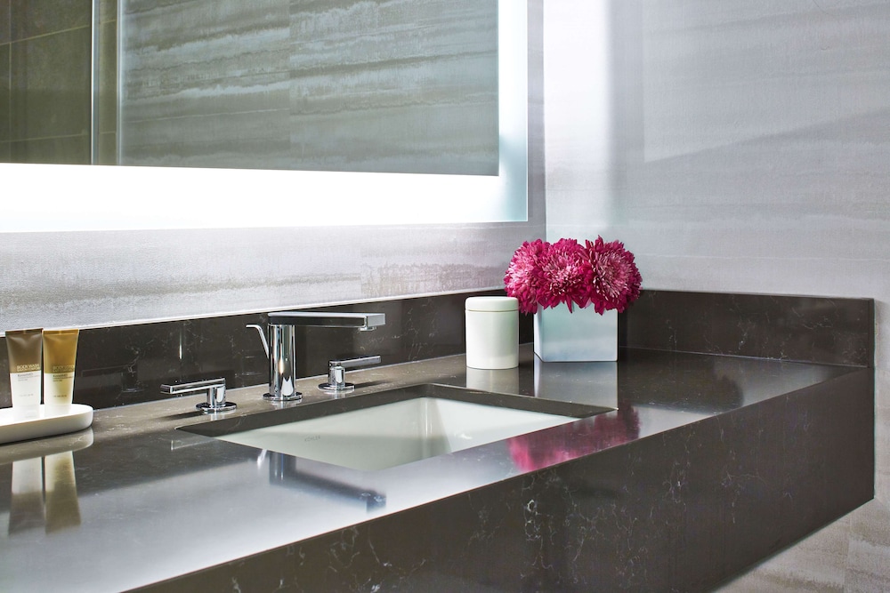 Premium Suite - Photo 7