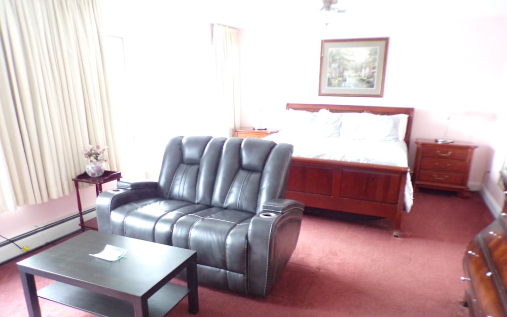 Luxury Suite, King Bed, Jetted Tub photo 3