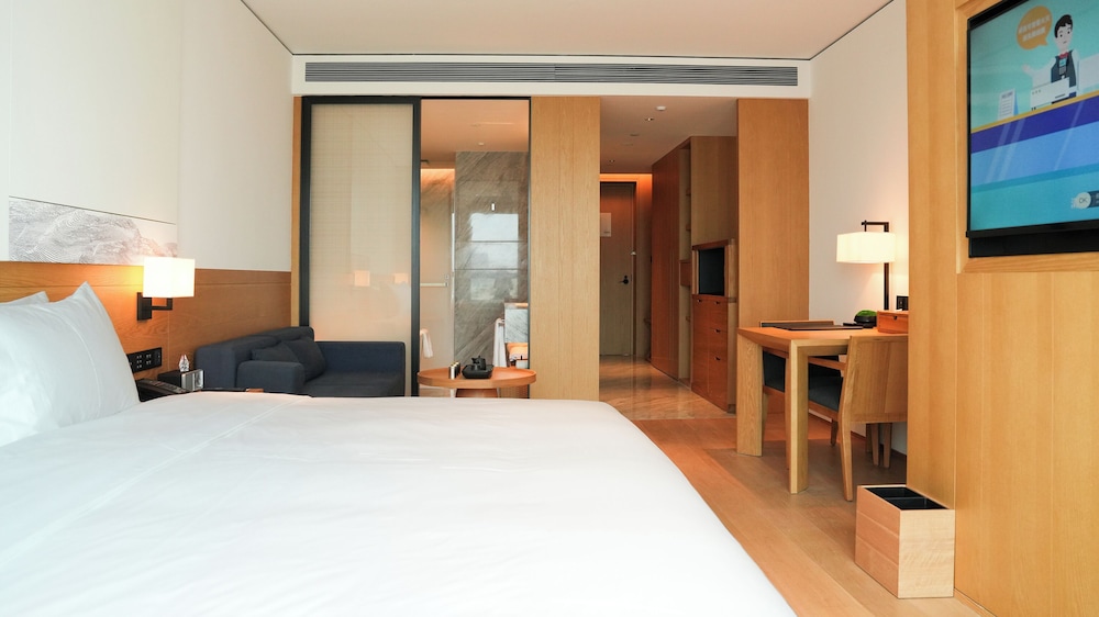 Deluxe Room, 1 Queen Bed