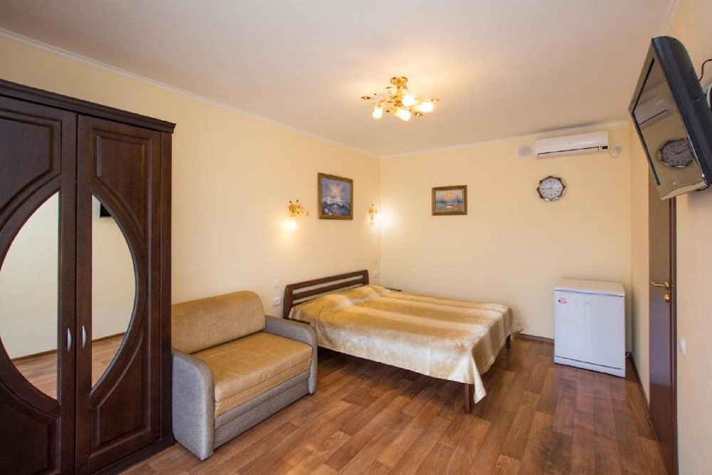 Luxury Triple Room, 1 Bedroom, Private Bathroom (Balcony)