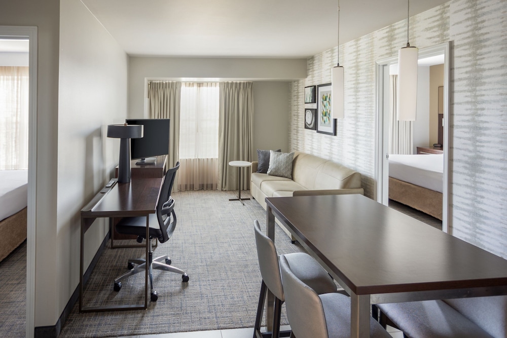 Suite, 1 Double Bed (Mobility/Hearing Accessible, Tub) photo 2