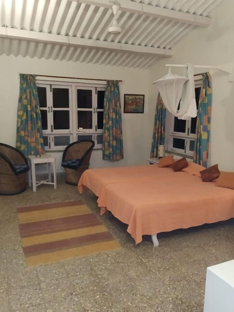 Garden Room J