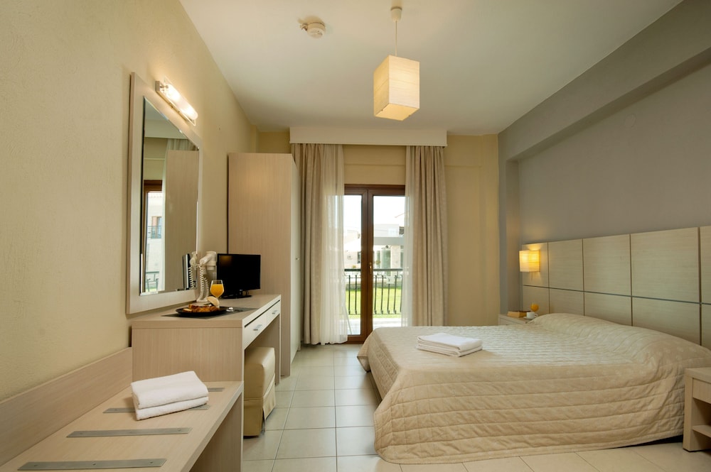 Standard Double Room, Pool View photo 2