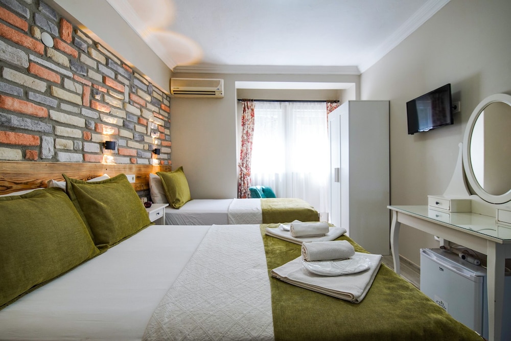 Standard Triple Room, Hill View photo 2