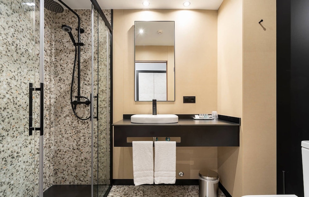 Superior Twin Room - Photo 11