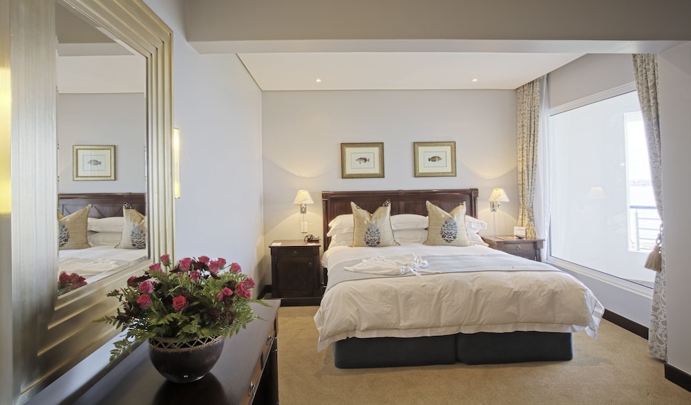Diplomatic Suite King Size Bed Sea View and Balcony photo 2