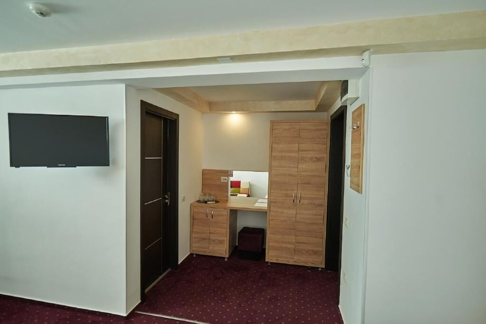 Family Room, 1 Bedroom photo 3