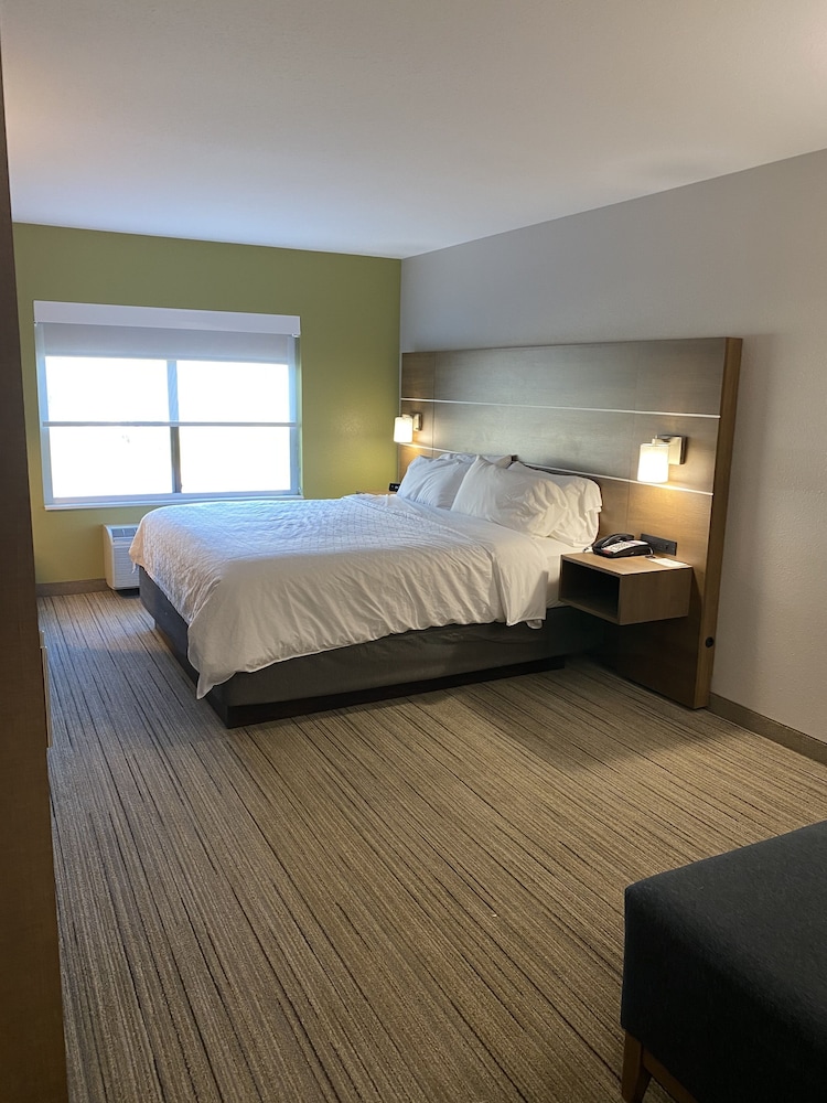 Standard Room, 1 King Bed - Photo 2