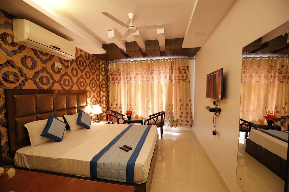 Premium Room, 1 King Bed - Photo 4