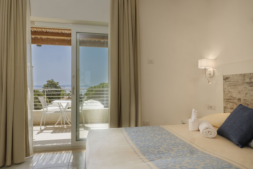 Deluxe Triple Room Sea View