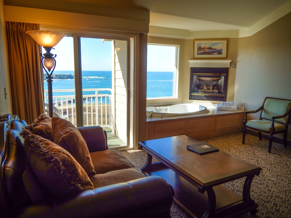 Superior Suite, 1 King Bed, Ocean View photo 2