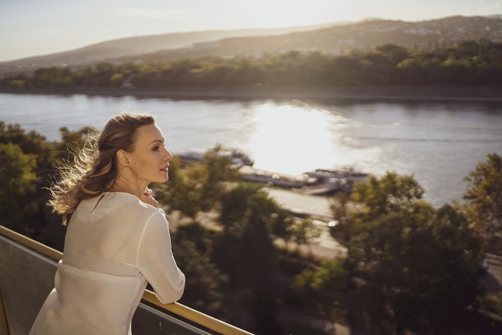 Premium Double Room, Balcony, River View thumbnail 5
