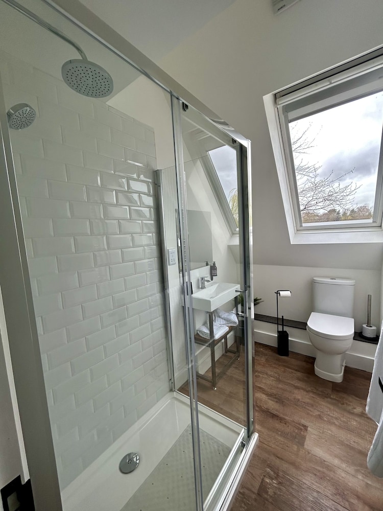 Apartment, Private Bathroom, Courtyard View (First floor apartment) - Photo 8