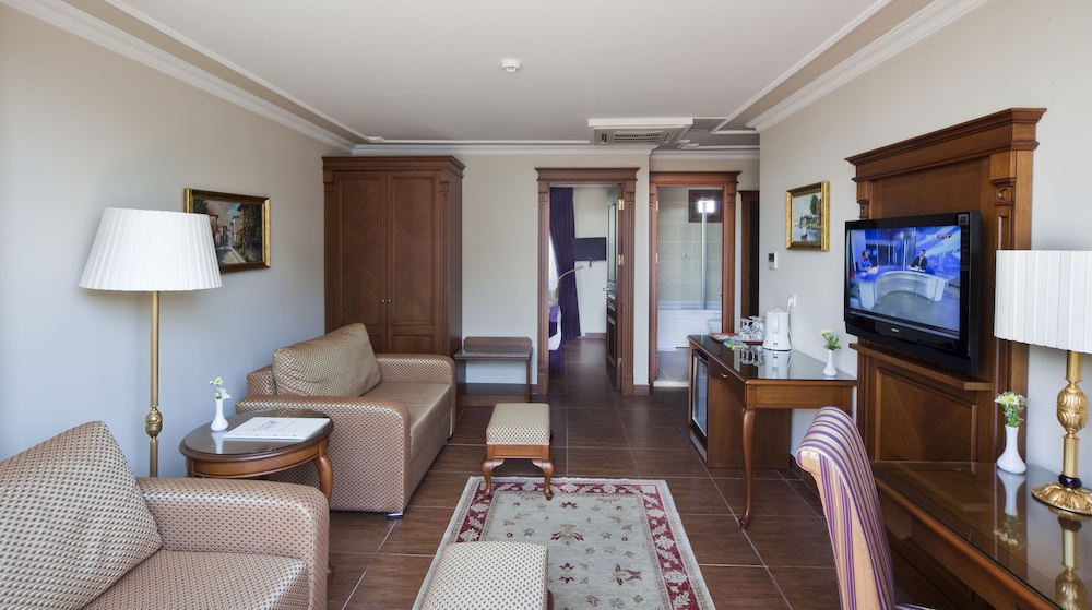 Executive Suite, Balcony, Sea View (King Bed with Sofabed) photo 3