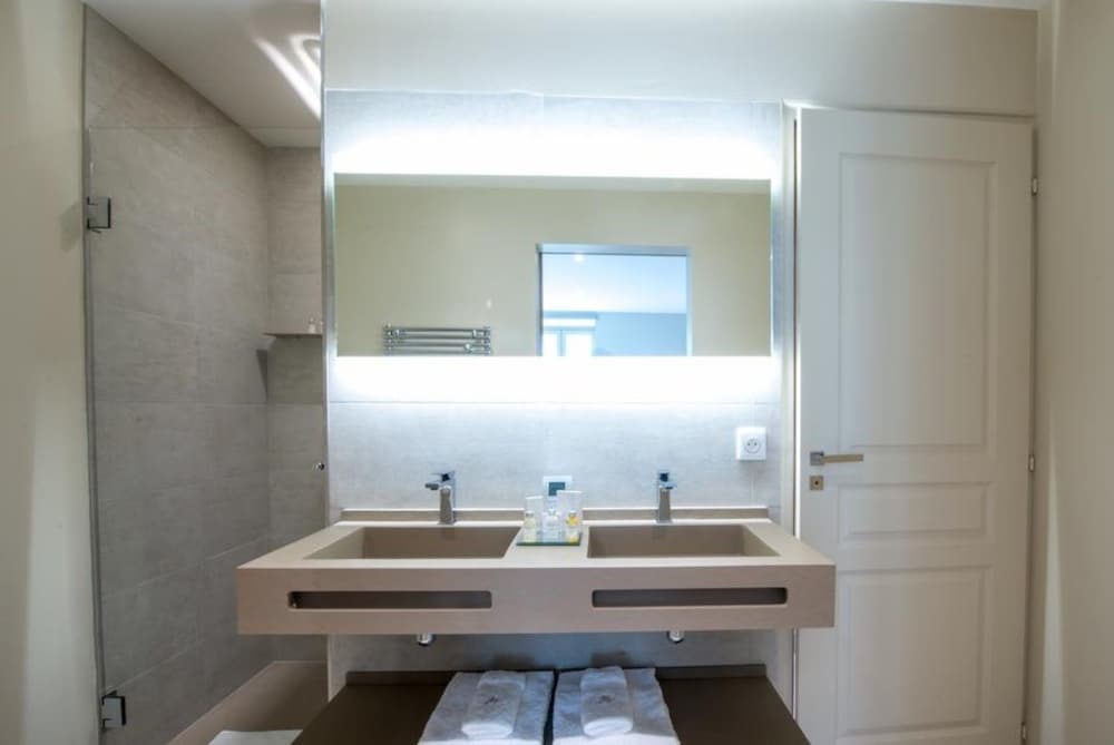 Deluxe Suite - Photo 2