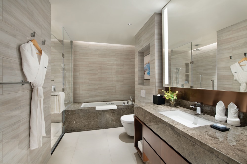 Executive Suite, 1 Bedroom - Photo 6