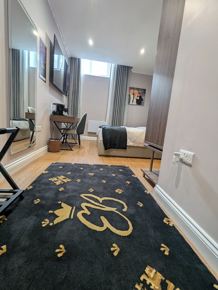 Luxury Suite, 1 King Bed, Non Smoking, City View photo 2